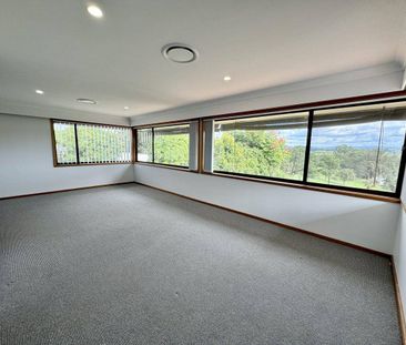 Spacious Three Bedroom Home with Golf Course Views - Photo 2