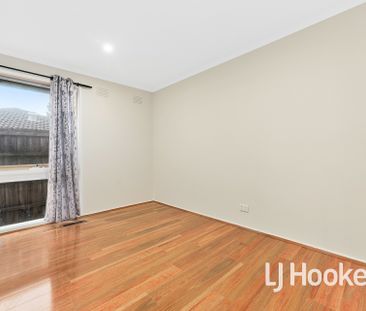 7 Delacombe Drive, Hampton Park VIC - Photo 3