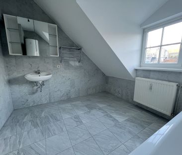 Lichtdurchflutete 3 Zimmer Dachgeschosswohnung – ab sofort einziehen! - Photo 6