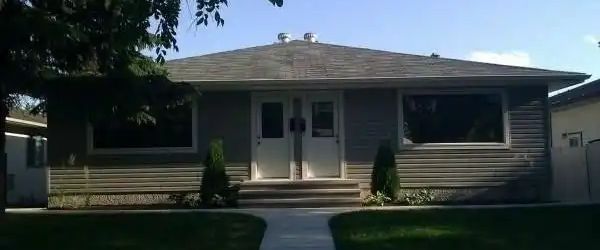 Fully Renovated 2 Bedroom Main Floor — 2 Bedrooms Main Floor - Photo 1