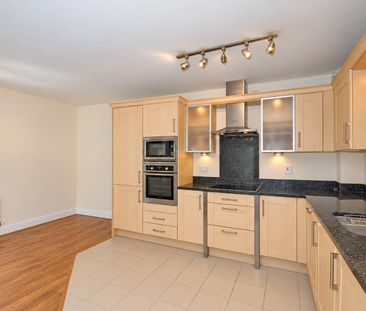 Mongomery Court, Finchley Central, London - Photo 4