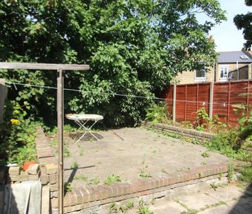 Terraced house to rent - Photo 5