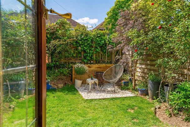 4 bedroom detached house to rent - Photo 1