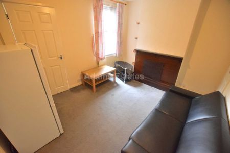 Price £1,350 pcm - Under Offer - Photo 5