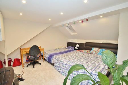 Elm Close, Horsell, Surrey, GU21 - Photo 5