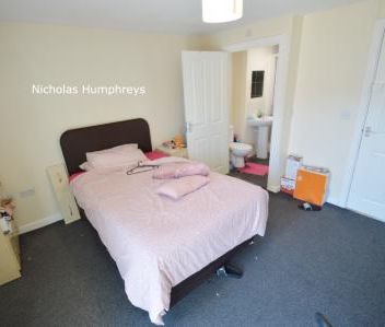 Aviation Avenue, Hatfield, AL10 - Photo 1