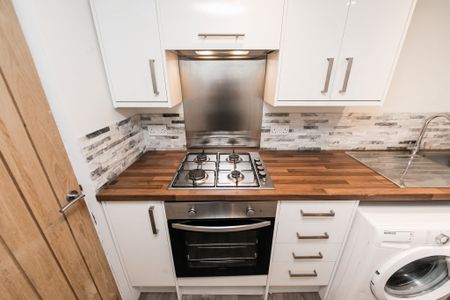 Basement Flat, 44 Headingley Avenue, Headingley, Leeds - Photo 4