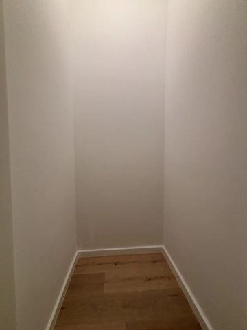 1190! Generalsanierte 2-Zimmer Wohnung mit kleiner Terrasse und neuer Küche ab Dezember 24! - Photo 2