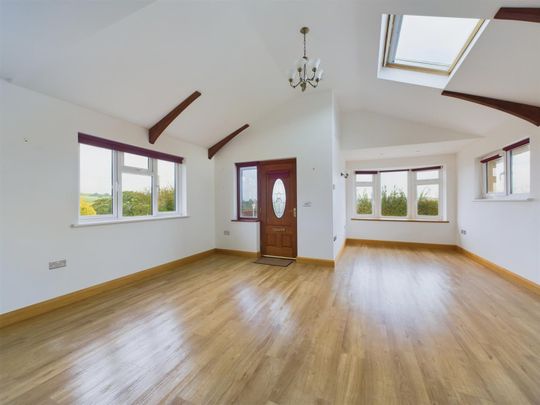 Three bed detached bungalow to rent, Cornwall, PL15 - Photo 1