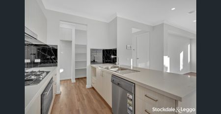 Style & Comfort in a PRIME LOCATION in Mickleham ! - Photo 5