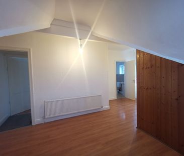 3 Bed Flat, Bentley Lane, LS6 - Photo 1