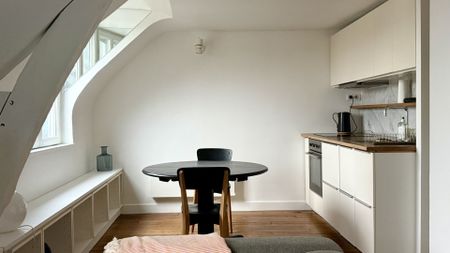 75009 Paris 75009 - Place d'Estienne d'Orves - Photo 5