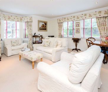 A well presented two bedroom ground floor apartment in Sunningdale. - Photo 2