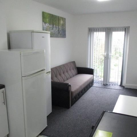 4 bedroom semi-detached house to rent - Photo 1