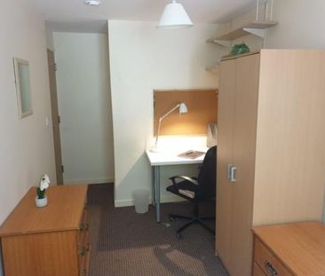 6 bedroom terraced house to rent - Photo 4