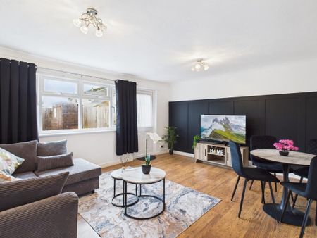 1 bedroom in a house share to rent - Photo 3