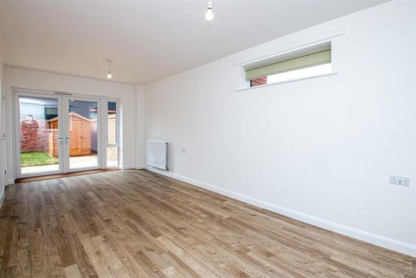 3 bedroom semi-detached house to rent - Photo 1