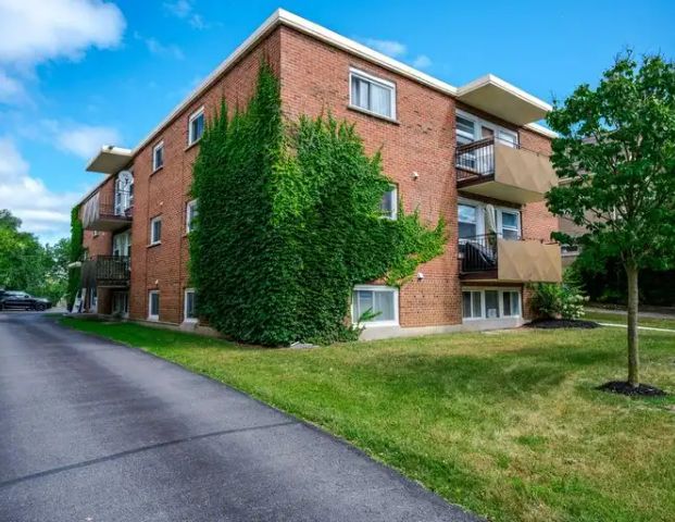 **2 BDRM RENOVATED WITH BALCONY** AVAIL. NOV 1st! | 180 Edinburgh Street, Peterborough - Photo 1