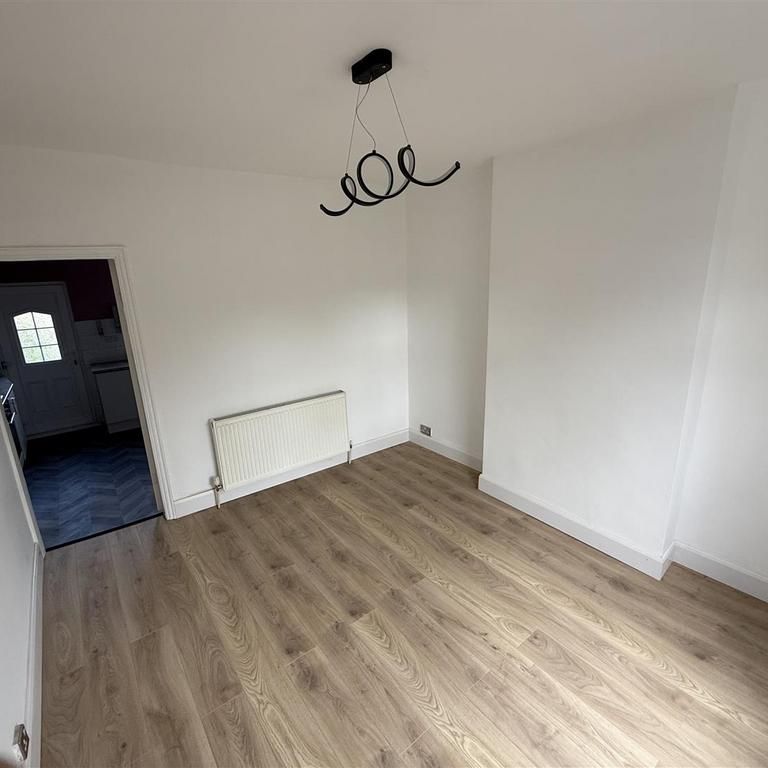 3 bedroom end of terrace house to rent - Photo 1