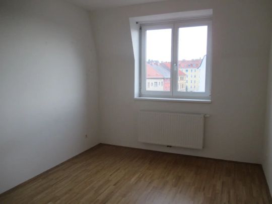 Zentral und günstig wohnen I Über den Dächern – Citywohnung nahe Augarten - Foto 1