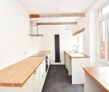 2 bedroom terraced house to rent - Photo 4