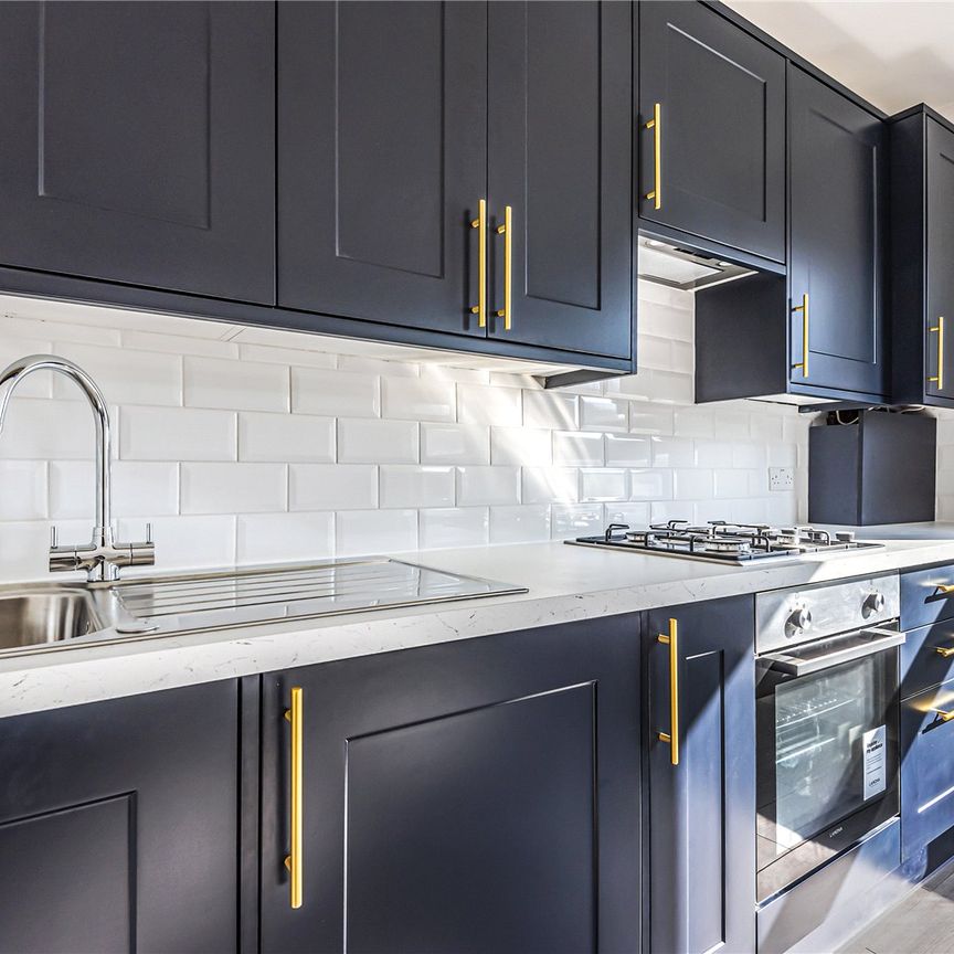St Albans Crescent, N22, London - Photo 1