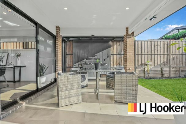 Beautiful 4 Bedroom Home - Great Location! - Photo 1