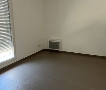 Location Appartement 3 pièces 64m² MARSEILLE 11ème - Photo 5
