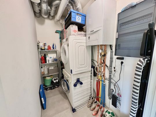 Twee slaapkamer appartement incl. autostaanplaats - Foto 1