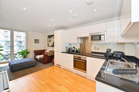 2 bedroom flat to rent - Photo 2