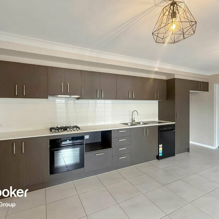 6A Howard Loop, Oran Park - Photo 1