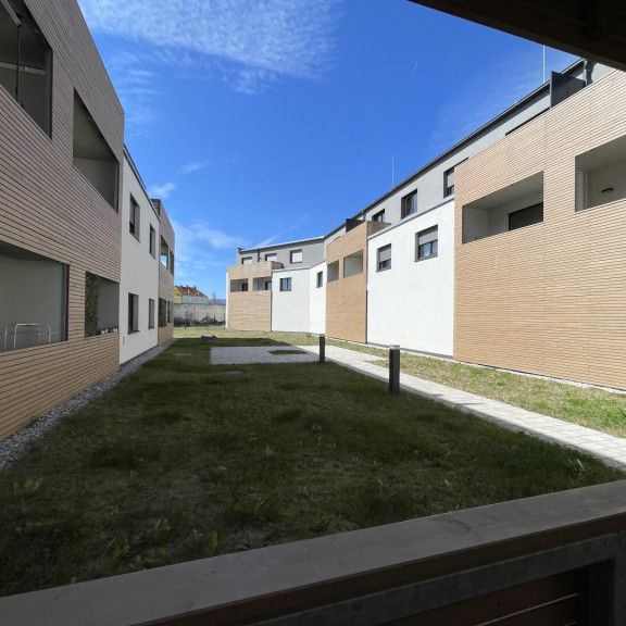 Dachgeschoss-Apartment mit Kellerabteil und Terrasse in Wiener Neustadt – Ihr neues Zuhause! - Photo 1