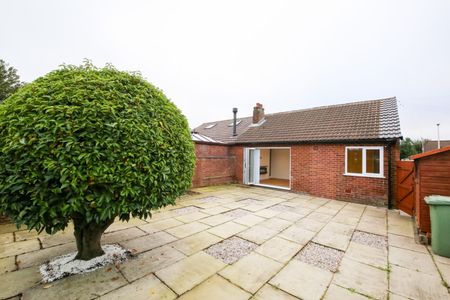 Vicarage Road, Abram, WN2 - Photo 5