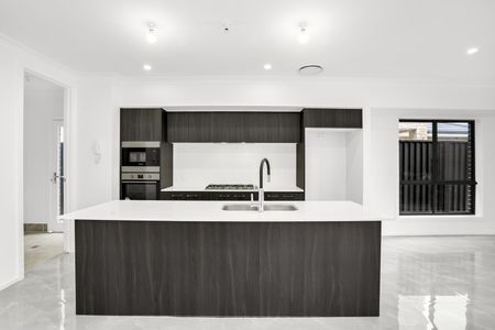 Young Luxury Home - Photo 5