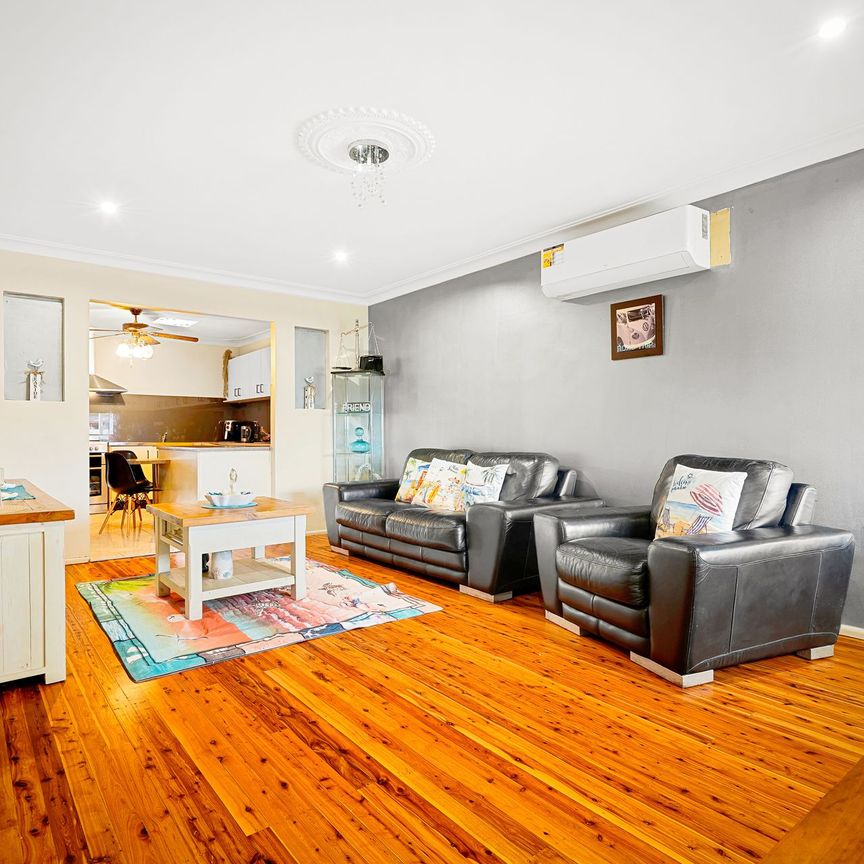 FAMILY HOME WITH INGROUND POOL **WATER & ELECTRICTY USAGE INCLUDED** - Photo 1