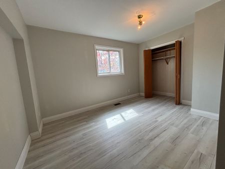 For Lease - 850 Lockhart Road, Barrie, Ontario - Photo 2