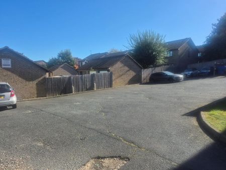 Studio to rent - Photo 2