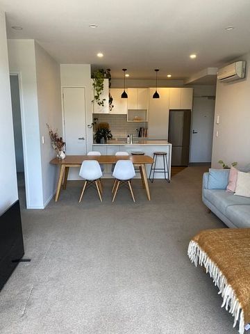 2-bedroom apartment with deck, parking and storage - Photo 2