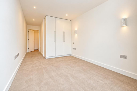 1 bedroom penthouse to rent - Photo 3