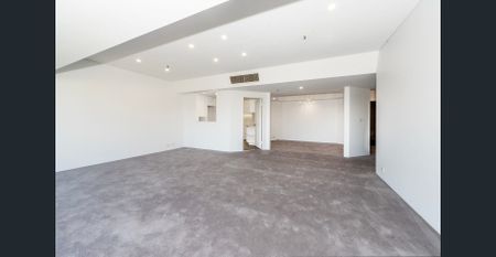 City Luxury Sky Home in "The Connaught" - Photo 2