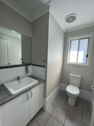 18 Pelagic Court, Dubbo NSW 2830 - House For Rent | Domain - Photo 1