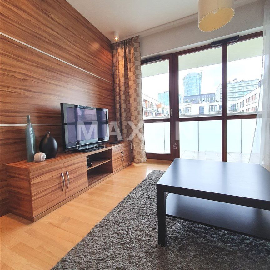 Nowoczesne przy stacji metra Rondo Daszyńskiego. - Photo 1