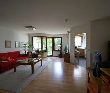 Wunderschöne 2-Zimmer-Wohnung mit Einbauküche und traumhaftem Garte... - Photo 1