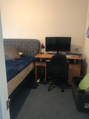 Cranbourne East - Photo 5