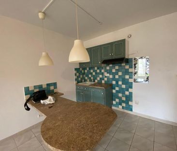 Location Appartement 3 pièces 57m² SEILLONS SOURCE D ARGENS 83470 - Photo 3