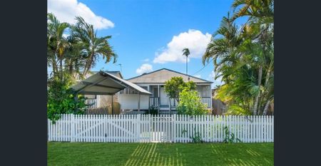 Comfortable Living in a Convenient Location + Study! - Photo 4