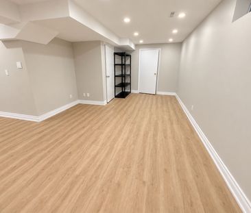 For Lease - 2198 Woodglen Crescent, Burlington, Ontario - Photo 1