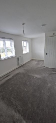 3 bedroom semi-detached house to rent - Photo 3