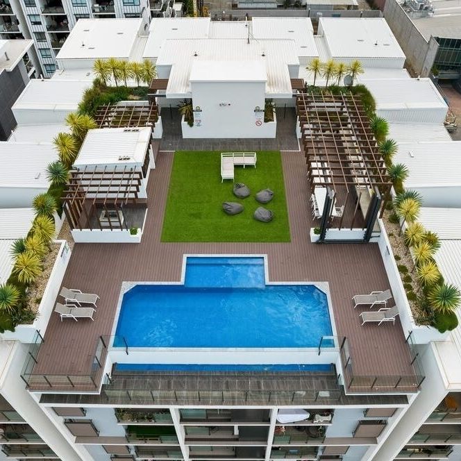 Near New 2 Bedroom Luxurious Inner City Living - Photo 1