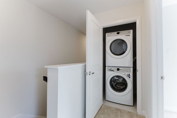 For Lease - 911 Creekway Private, Kanata, Ontario - Photo 1